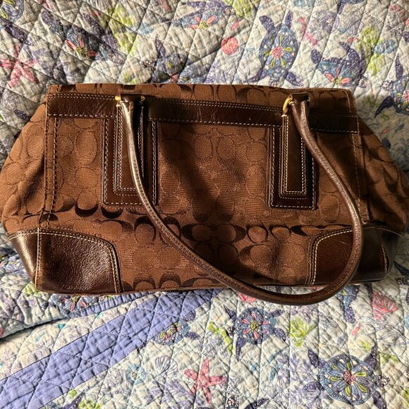 Coach Hamptons Signature Satchel - Picture 5 of 9